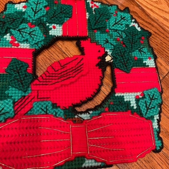 FINISHED Plastic Canvas CARDINAL Christmas WREATH 11.5" Design Works #T17358 - Picture 3 of 4